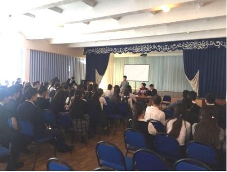 «Бүгінгі түлек-ертеңгі тірек» тақырыбында өткізілген кездесуге мектебіміздің түлегі Әбиір Сымбат- мұғалім, Абдималикова Асель-визажист өз іс-тәжірибелерімен бөлісті.