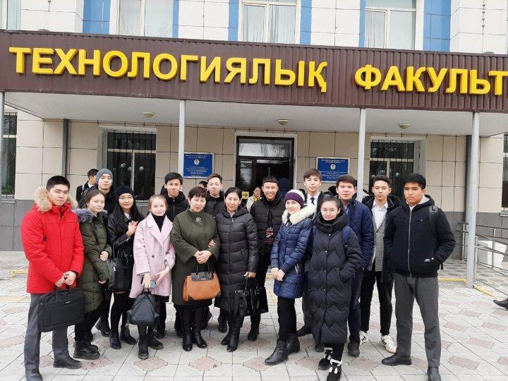Мектеп түлектері ТарМУ-нің шақыруымен өткен Ашық есік күніне орай өткізілген іс-шараға қатысты.
