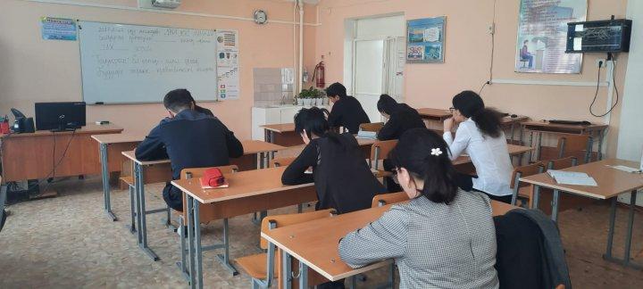 "ҮЗДІК ЖАС МАМАН-2022" байқауының ІІІ кезеңі -эссе жазу өтіп жатыр