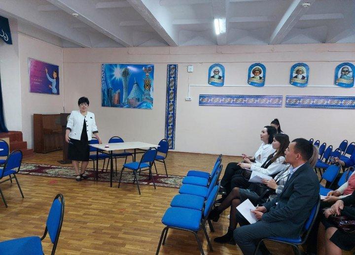 Выступает тренер ЦПМ  Турысбекова Насихат